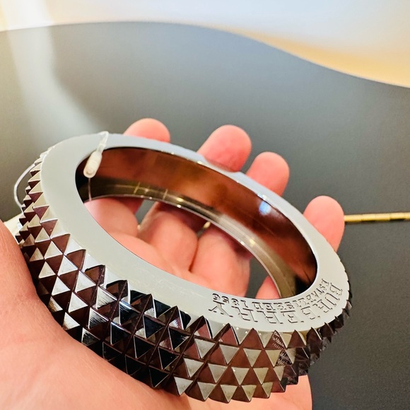 NWT Authentic RARE Luxury Minimalist Burberry gunmetal spiked bangle/bracelet - Picture 14 of 17